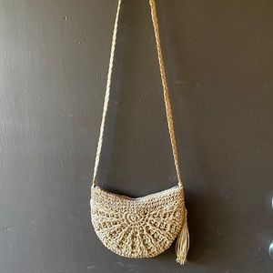 Women Straw Crossbody Purse Beach Handmade Woven Shoulder Bag with Tassels